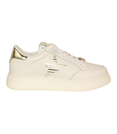 deportivo combinado piel blanca con detalles oro