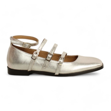 zapato con punta cuadrada y pulsera modelo xylia