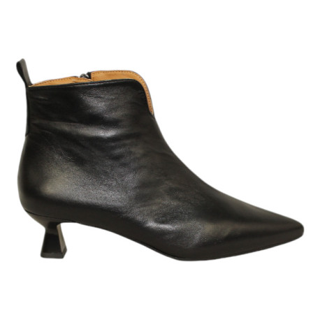 botin con punta fina y tacon 4cm