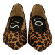 zapato tipo salon con tacon  de 4 cm piel print leo modelo ciana