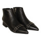 botin punta fina con puntera remaches modelo zaska