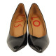 zapato salon con tacon geometrico efecto madera de 7cm