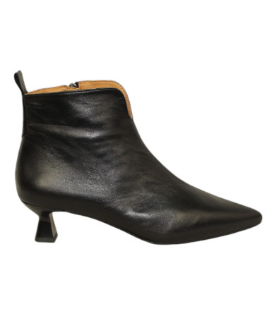 botin con punta fina y tacon 4cm