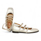 zapato con punta cuadrada y pulsera modelo xylia