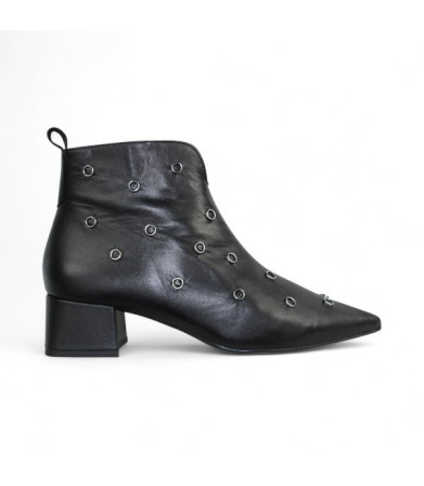 botin tacon 5cm con remaches piso suela flexible