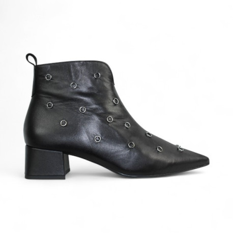 botin tacon 5cm con remaches piso suela flexible