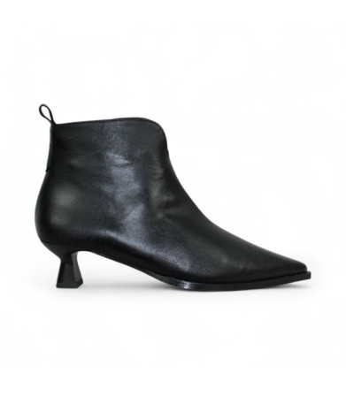 botin tacon fino de 5cm y piso cerco